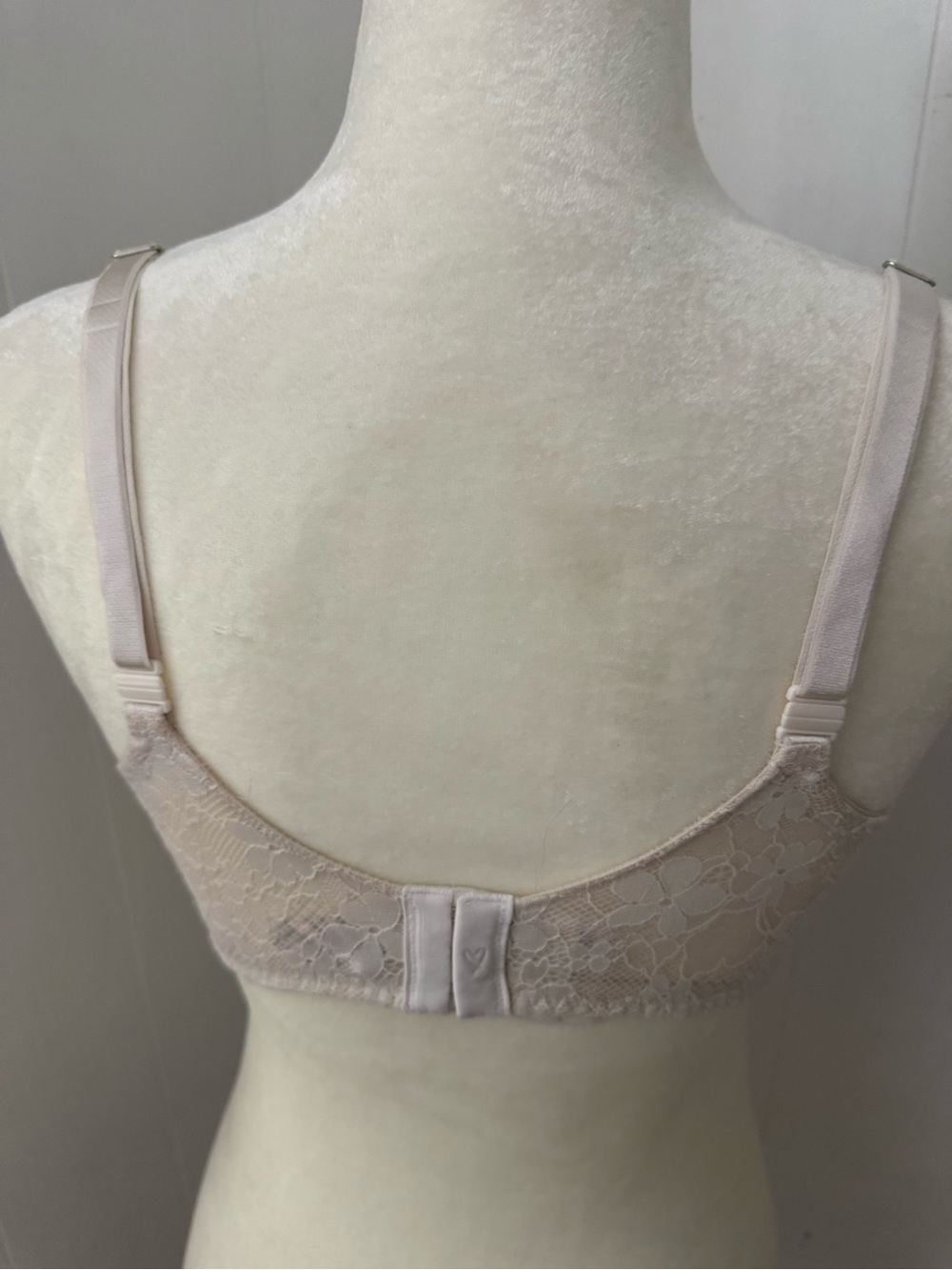 VICTORIA’S SECRET Push Up Bra Non Padding Lace Cream 36DD - Picture 4 of 10